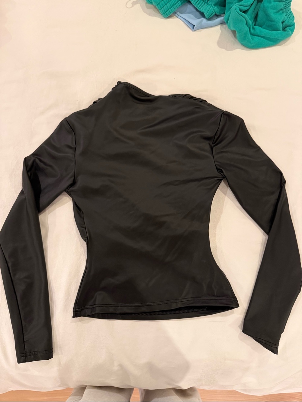 Black Long-Sleeve Ruched top - Picture 2 of 2